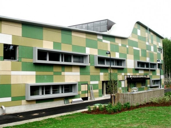 Строительство фасада школы VANTAA в Финляндии